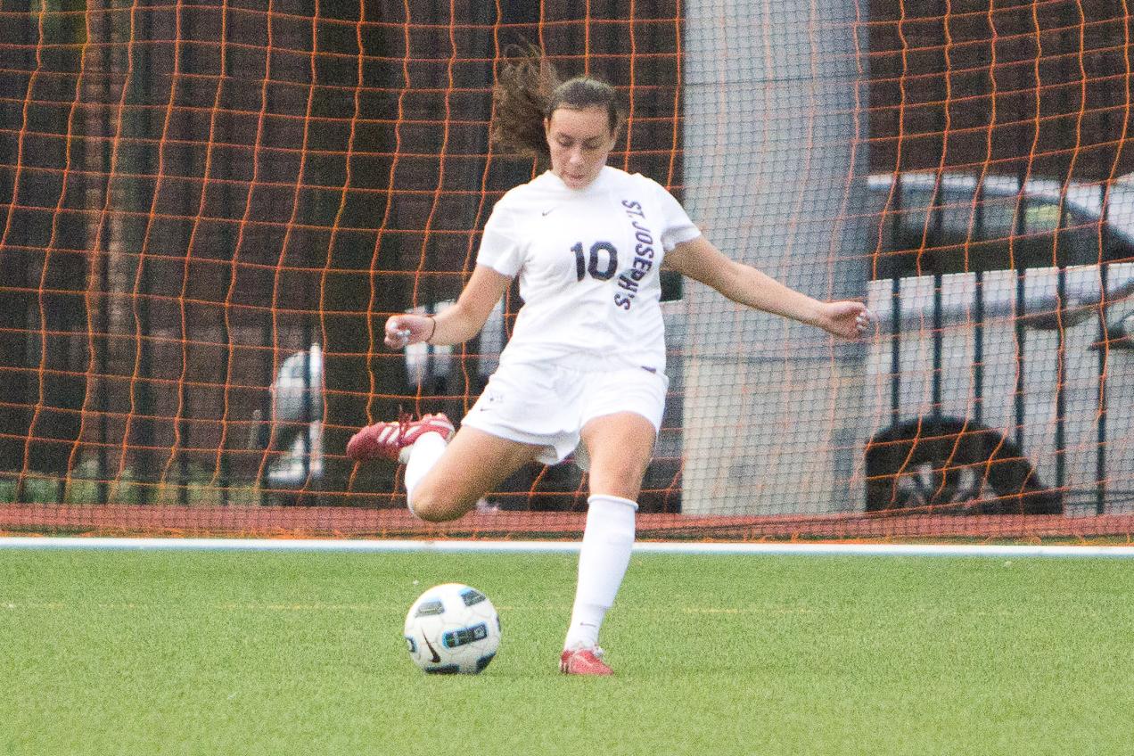 Women's Soccer Concludes 2013 Campaign With Triumph Over NYU-Poly
