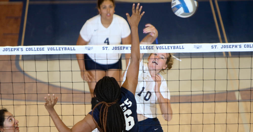 Women's Volleyball Notches First Win at Hill Center With 3-1 Triumph Over King's (N.Y.)