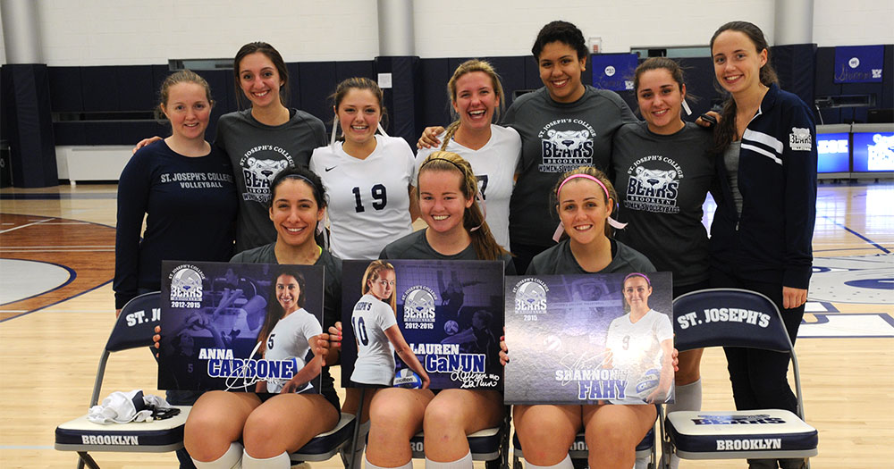 Women's Volleyball Celebrates Senior Night Outlasting Brooklyn College in Five