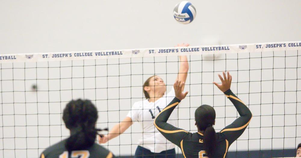 Women’s Volleyball Grinds Out Four-Set Triumph Over CCNY at Home