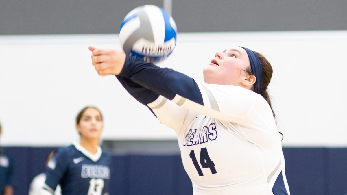 Women's Volleyball Scores Skyline Sweep of Maritime on the Road