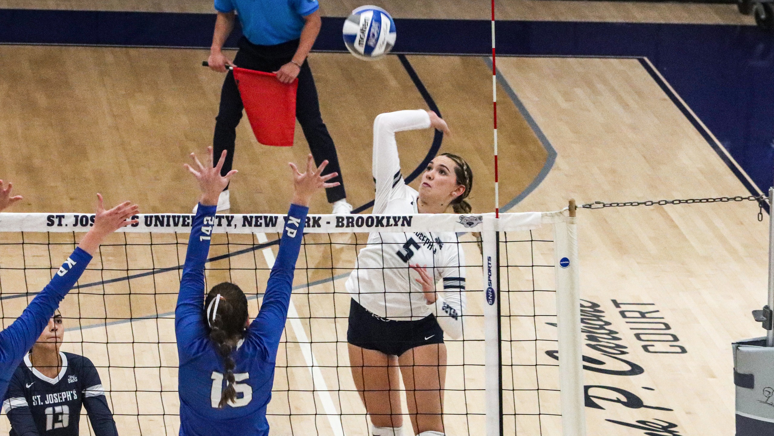 Women’s Volleyball Suffers Skyline Setback Against USMMA