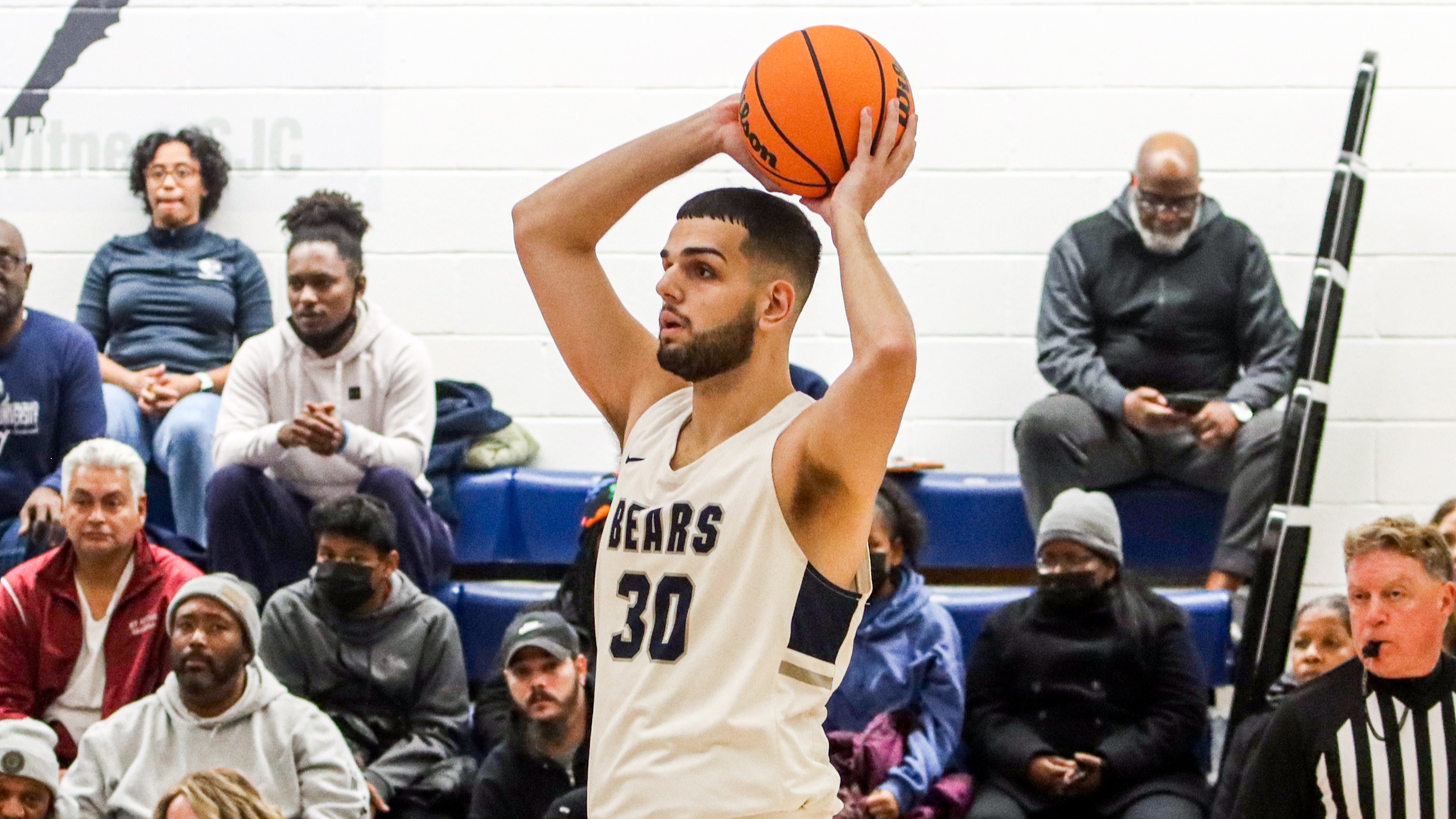Neck and Neck First Half Not Enough for Men’s Basketball in Defeat to Farmingdale State