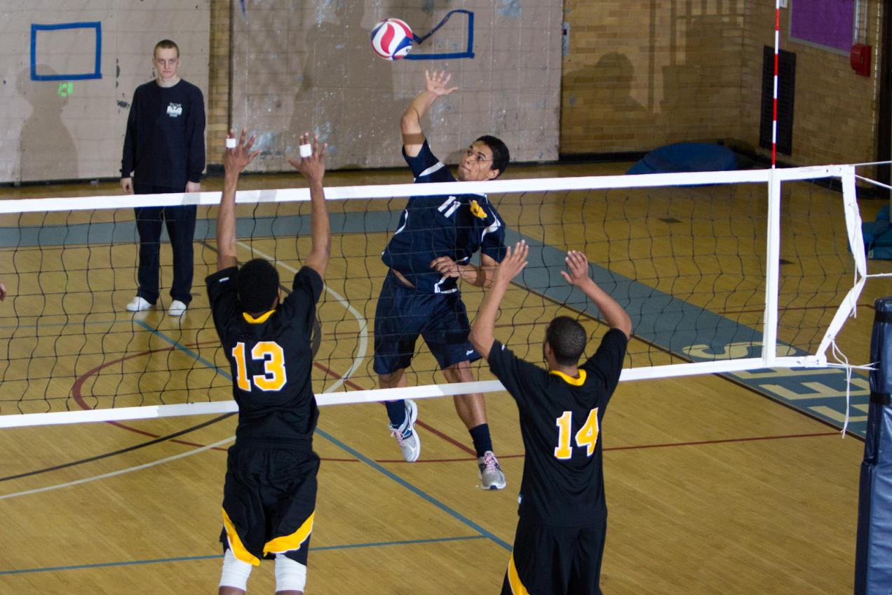 Bears Volleyball Drops HVMAC Decision to Yeshiva