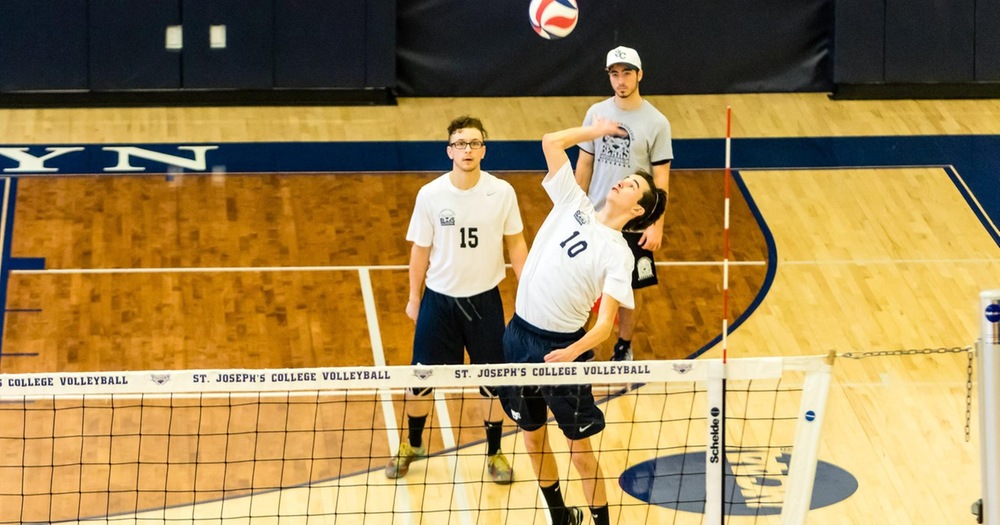 Alec Smalley hit .423 (14-3-26) along with 21 digs and three aces.