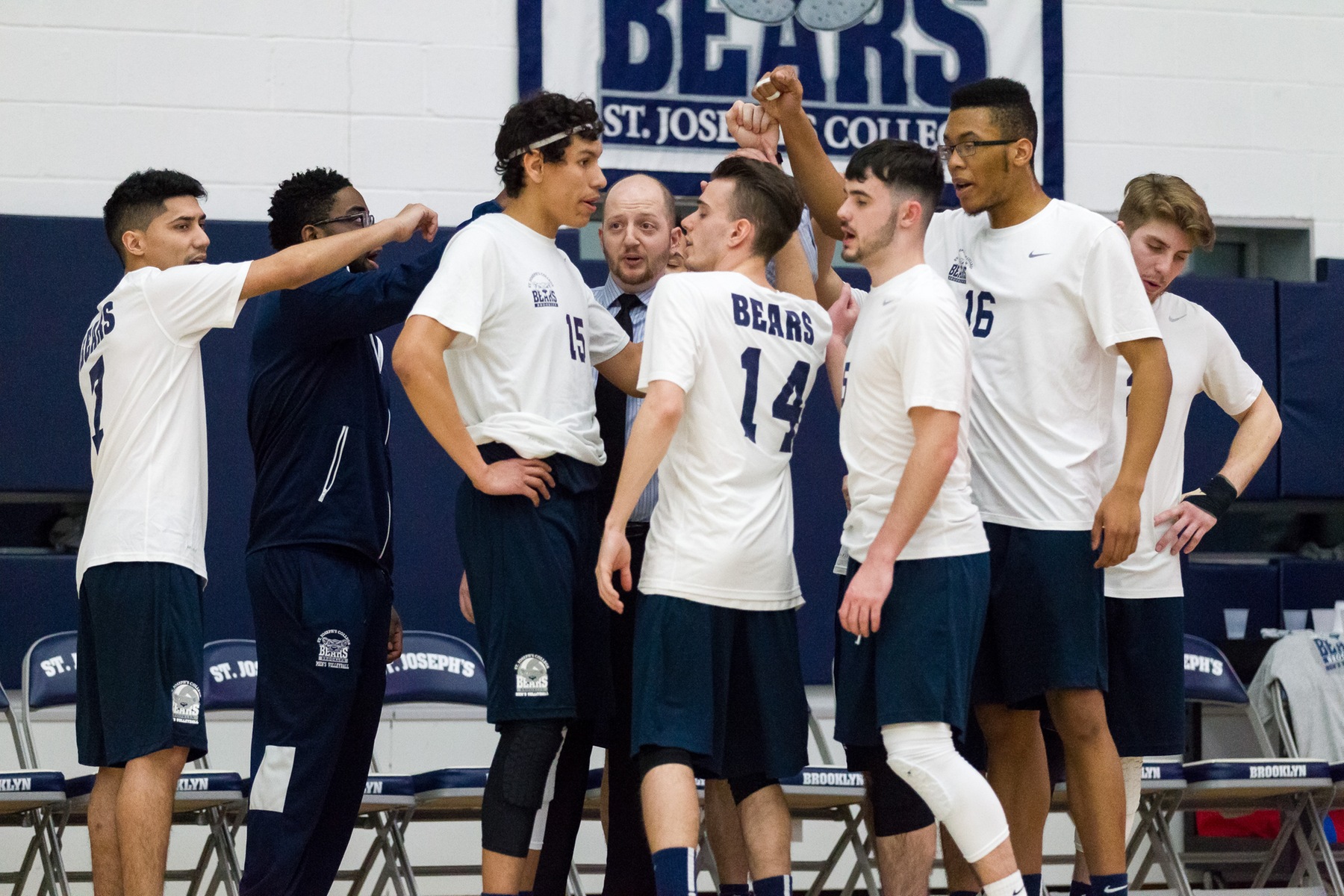 Men’s Volleyball Sweeps Sarah Lawrence in Tri-Match Split