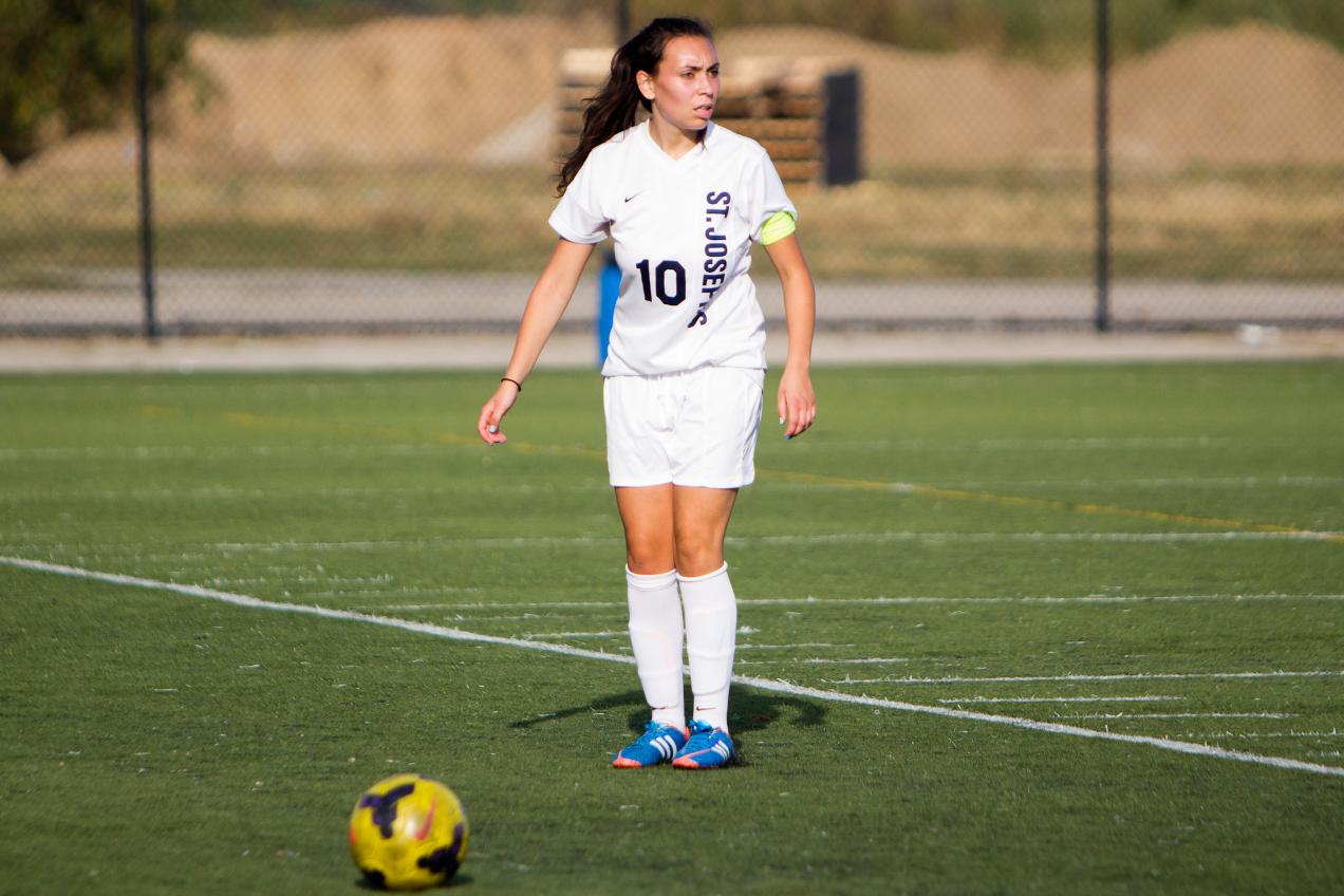 Women's Soccer Suffers Setback against King's in HVIAC Semifinals