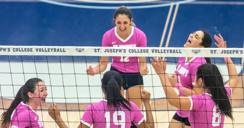 Women’s Volleyball Sweeps Sarah Lawrence to Split Skyline Tri-Match