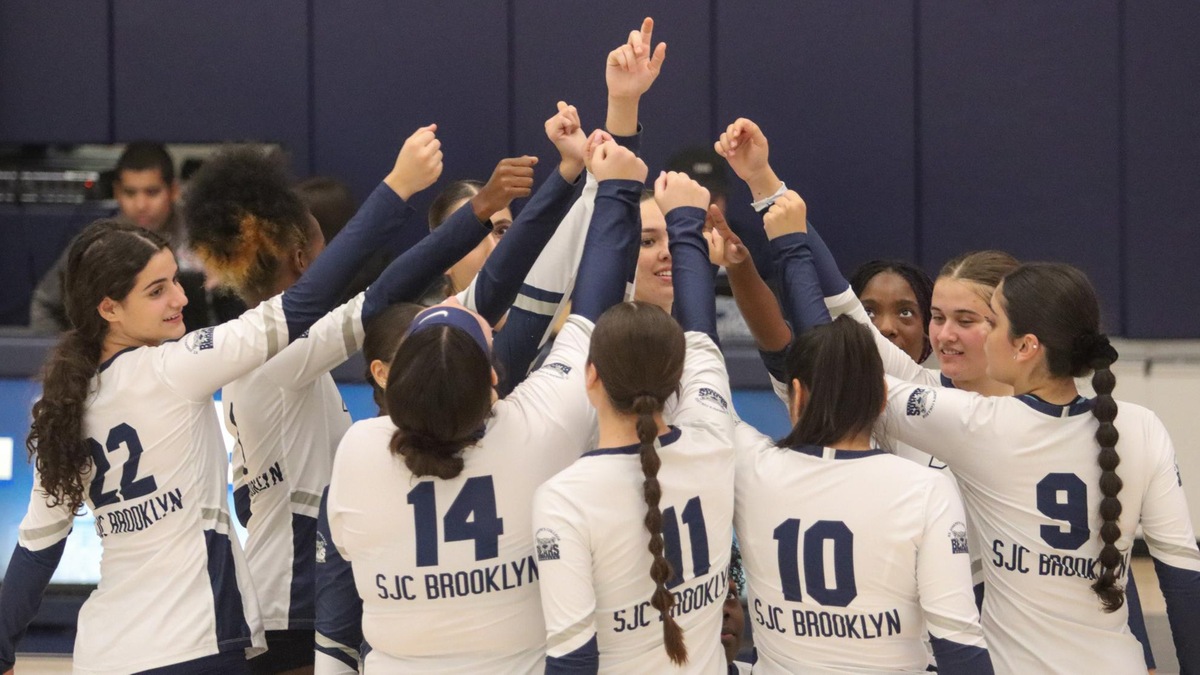 Women's Volleyball Caps Off Campaign with 3-0 Win Over Purchase