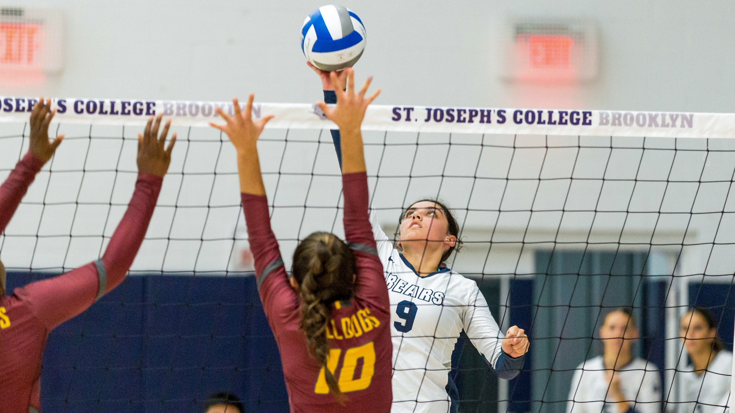 Women's Volleyball Cruise Past Maritime, Improve to 3-1 in Conference Play