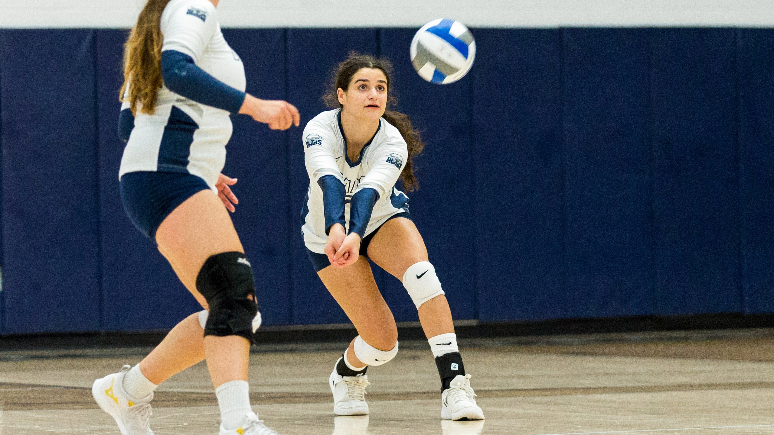 Women's Volleyball Falls to Farmingdale State in Straight Sets