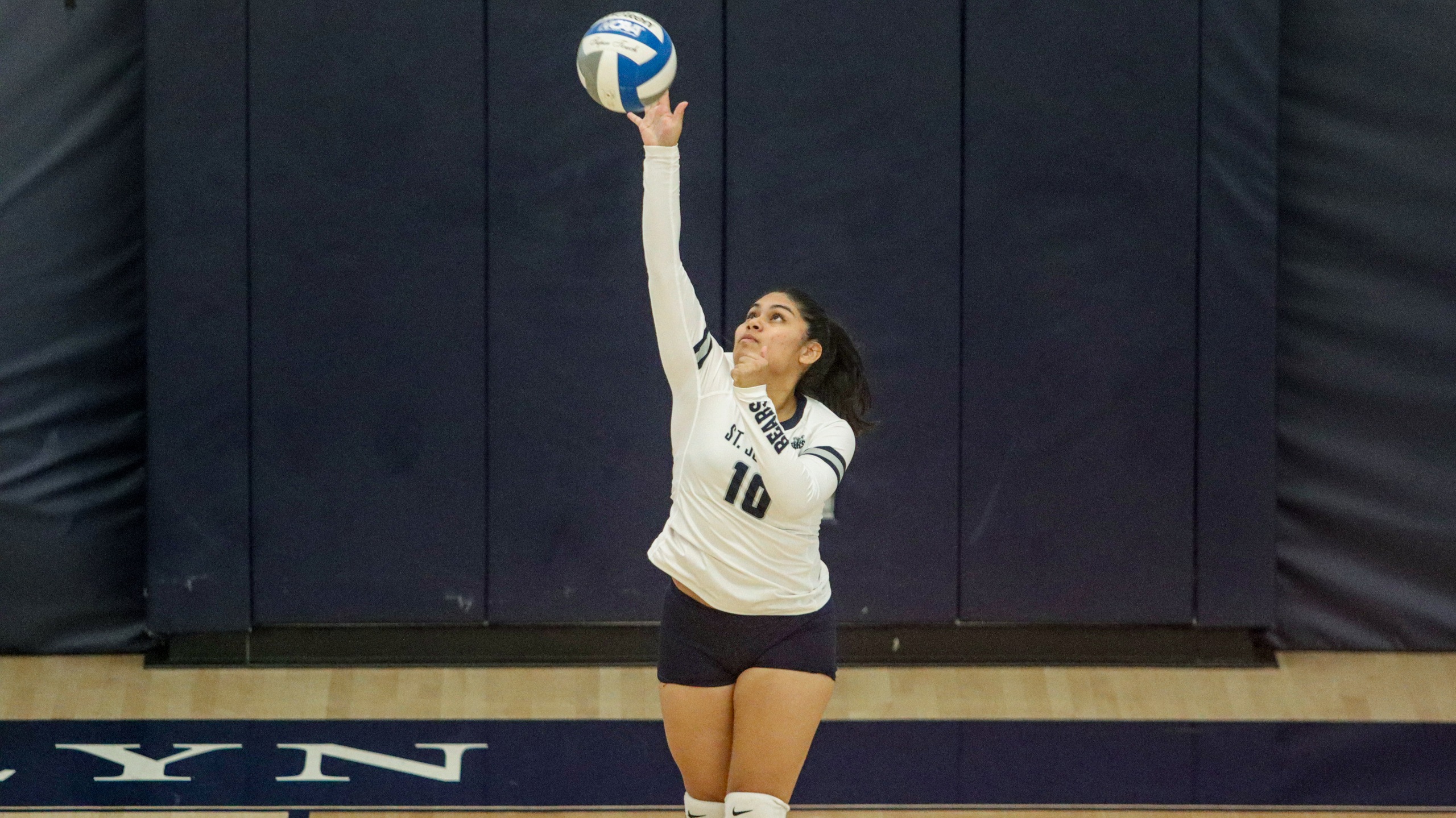Women’s Volleyball Comes Up Short in Hard-Fought Contest with Mount Saint Mary