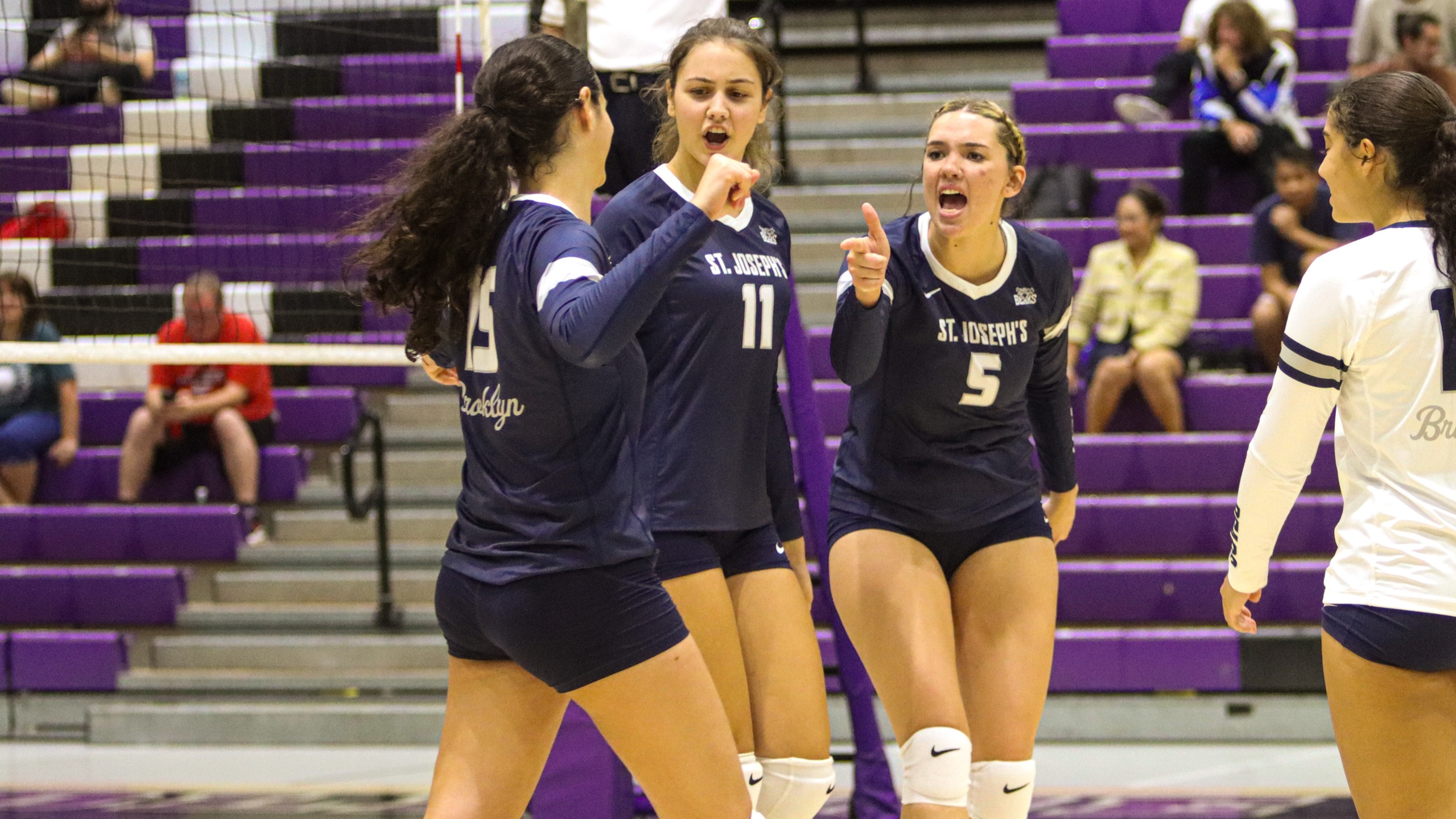 Trio with Double-Doubles Lifts Women’s Volleyball Past SUNY Maritime in Skyline Opener