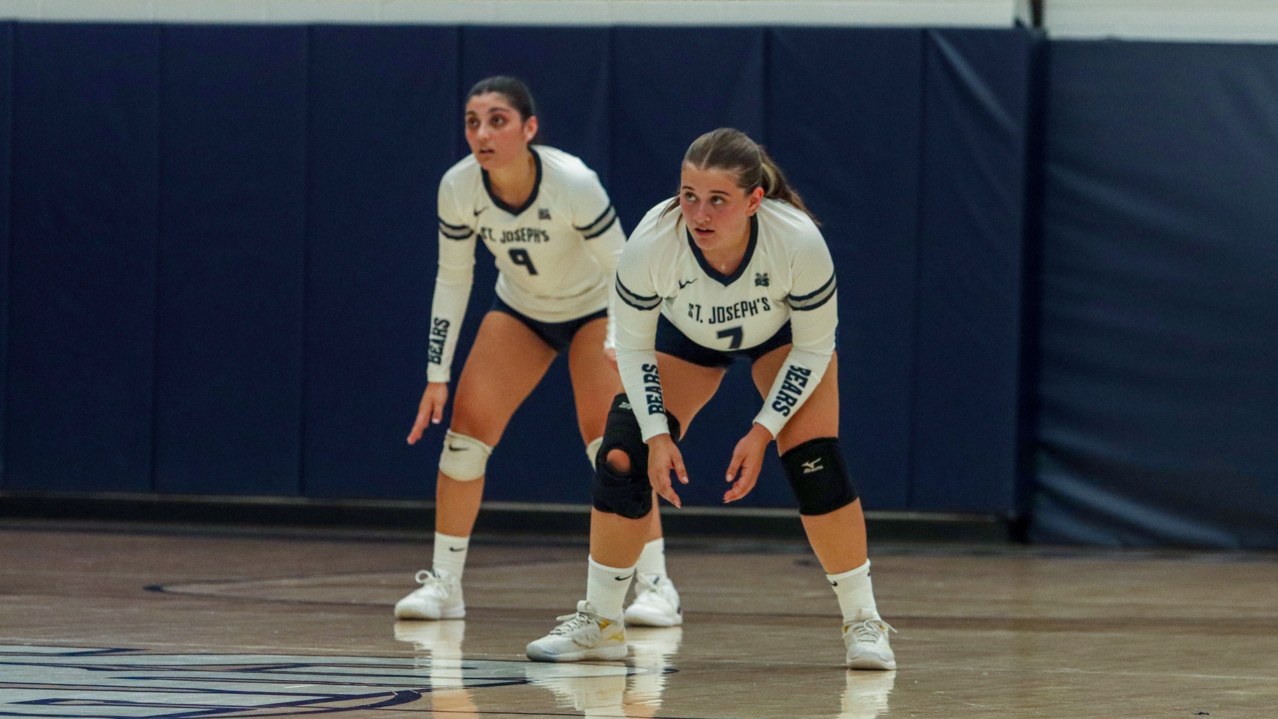 Women’s Volleyball Flies Past York in Straight Sets