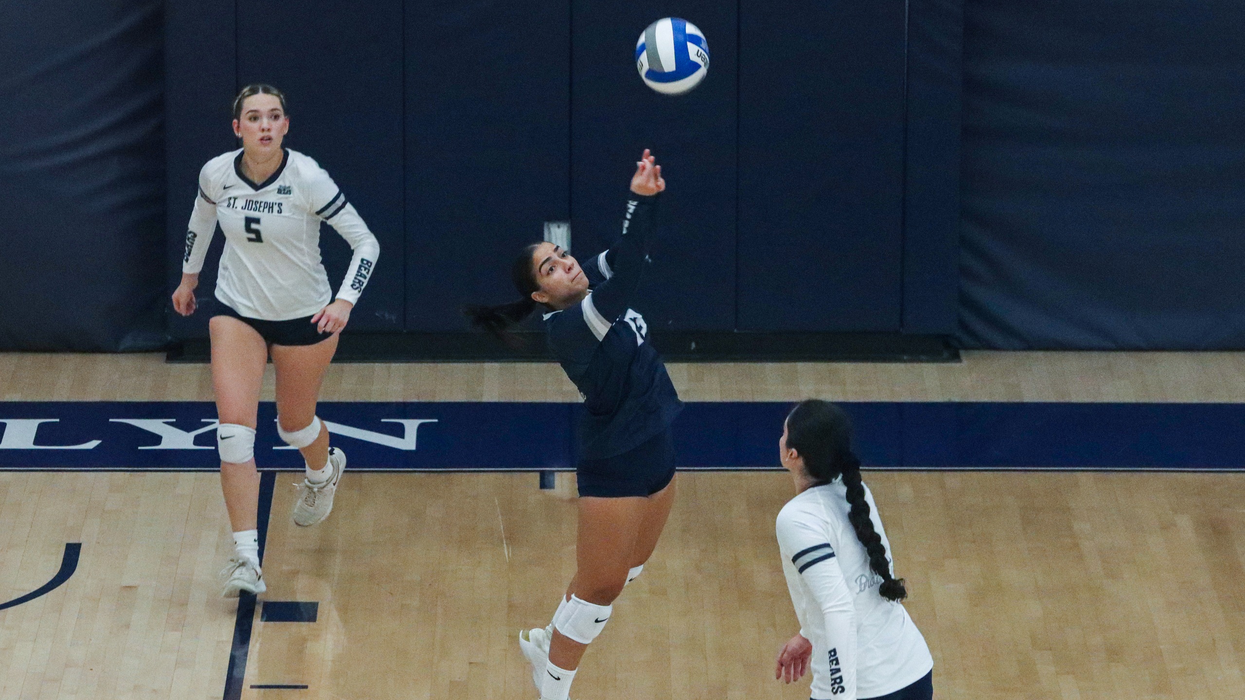 Women’s Volleyball Drops Hard-Fought Contest to Farmingdale State