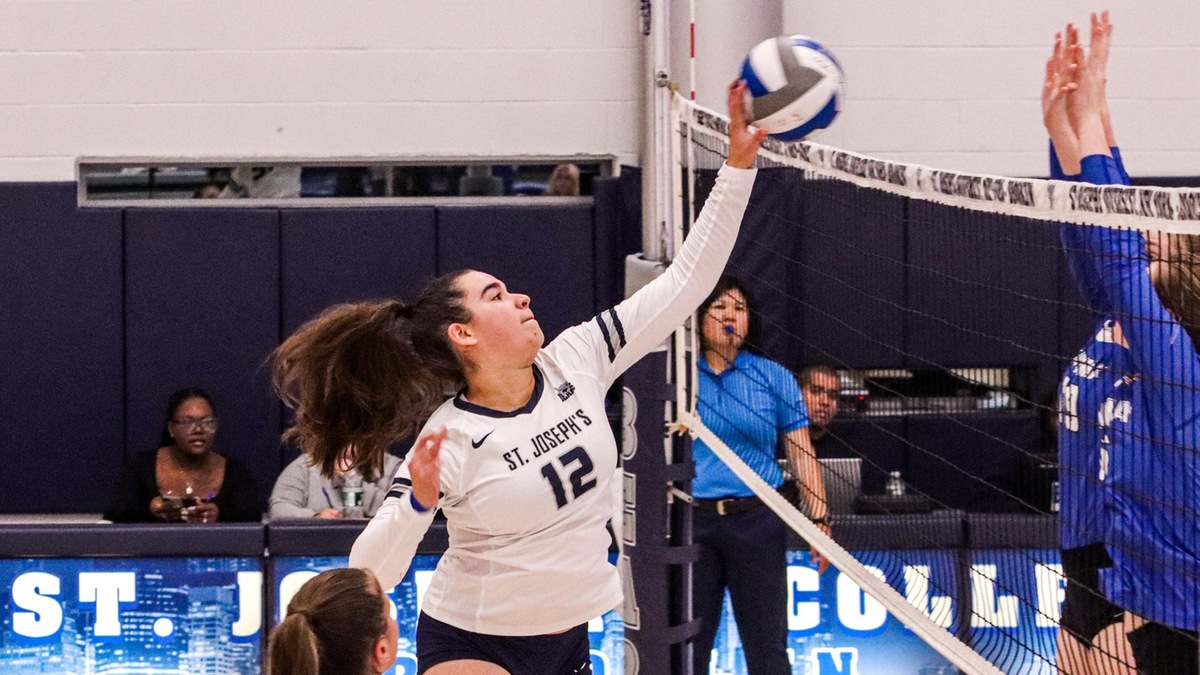 Women’s Volleyball Spreads Wealth in Win Over Yeshiva